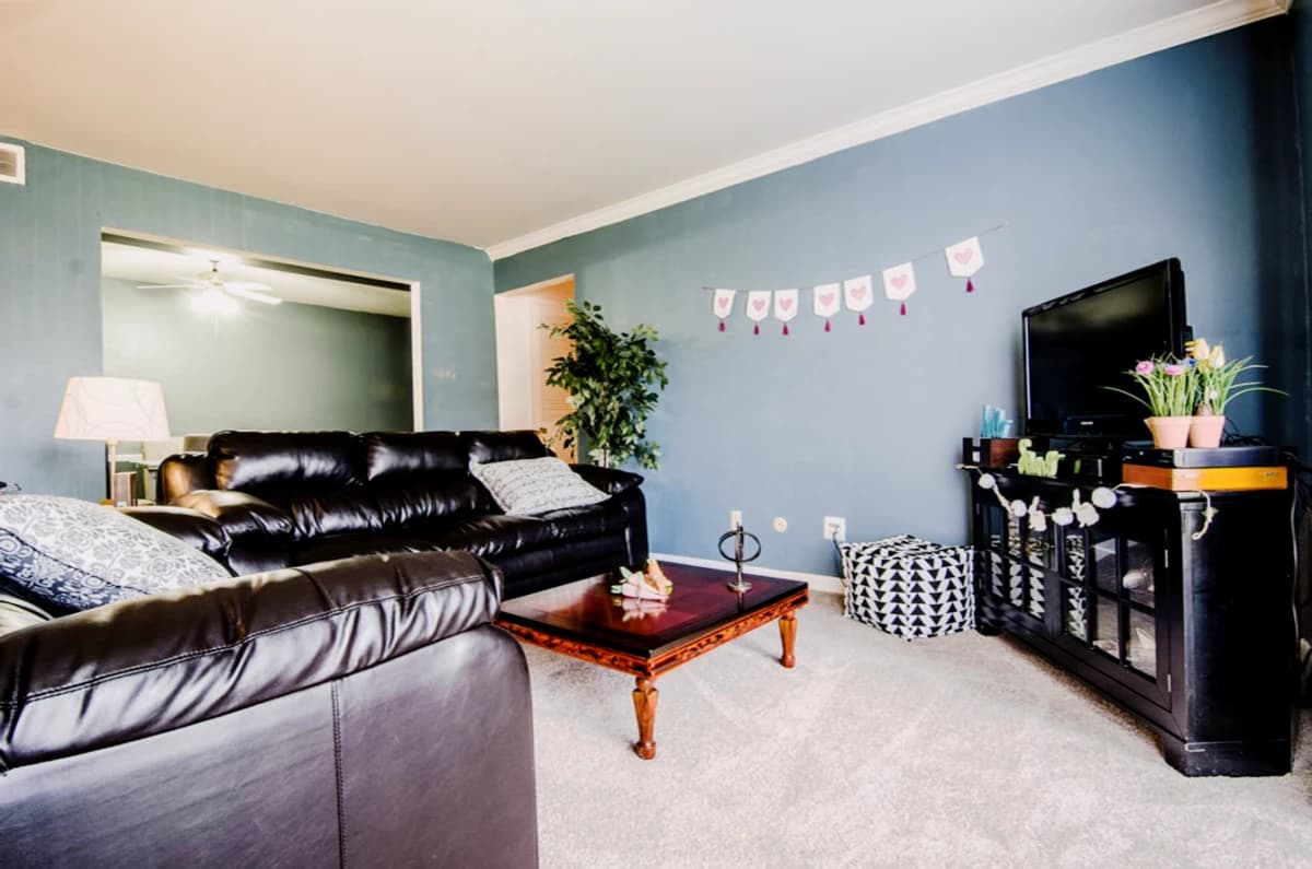 Carriage Hill East Apartments and Townhomes image