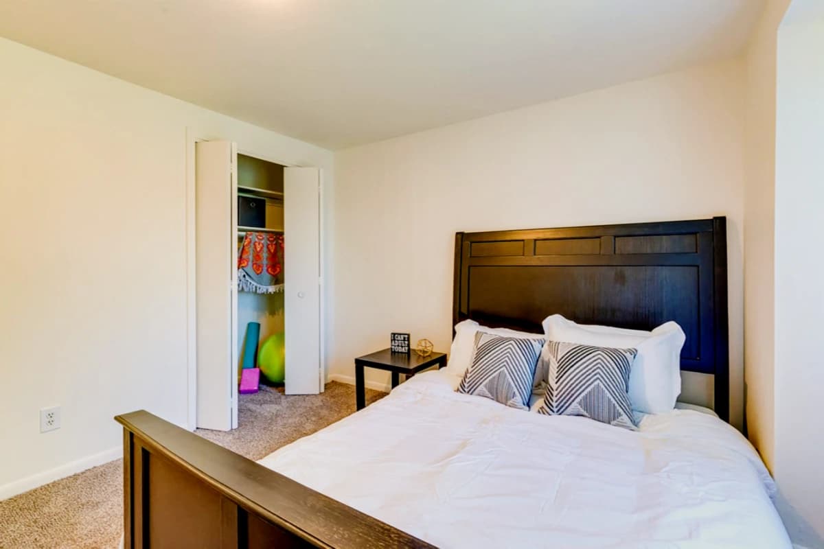 Carriage Hill East Apartments and Townhomes image