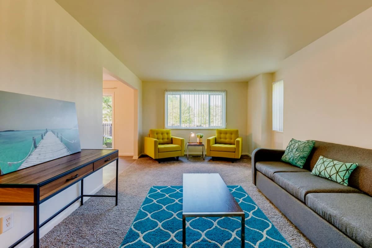 Carriage Hill East Apartments and Townhomes image