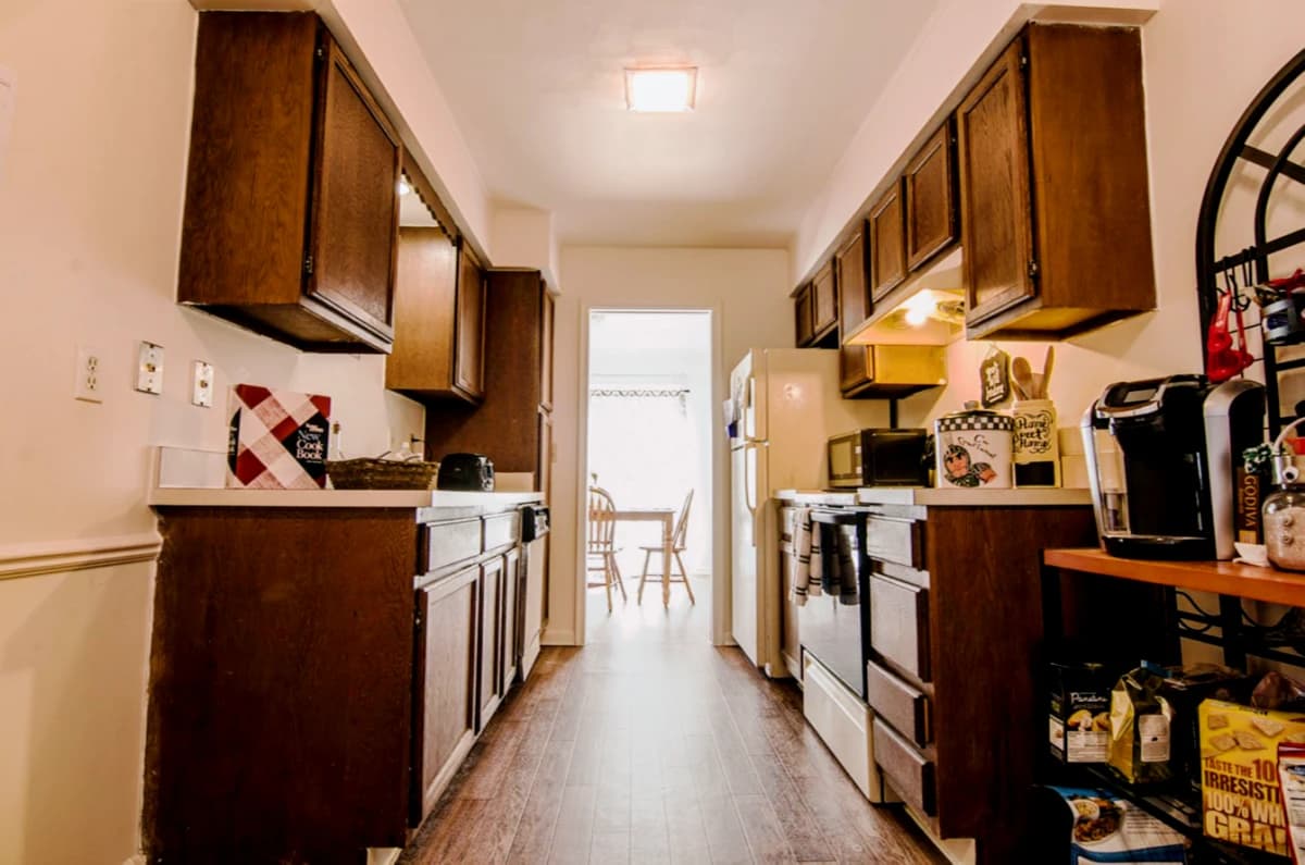 Carriage Hill East Apartments and Townhomes image