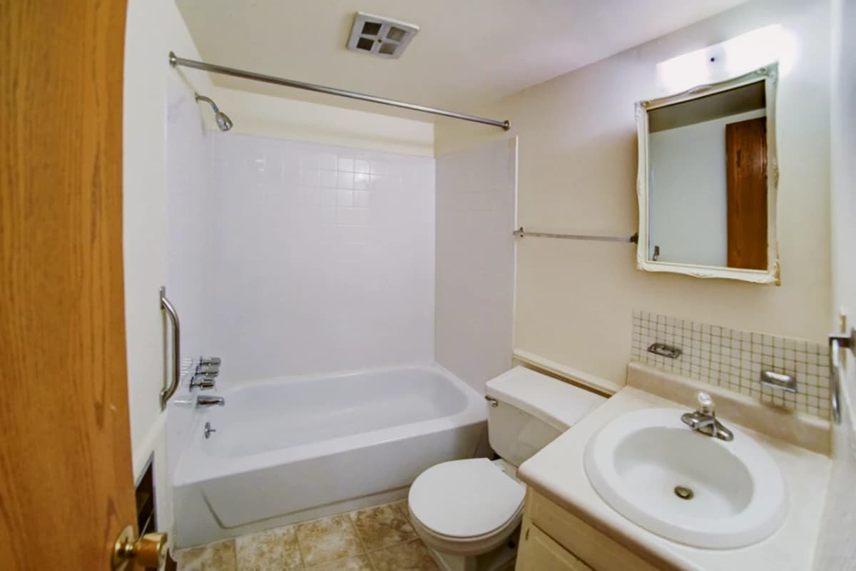 Courtyard Flatlets image