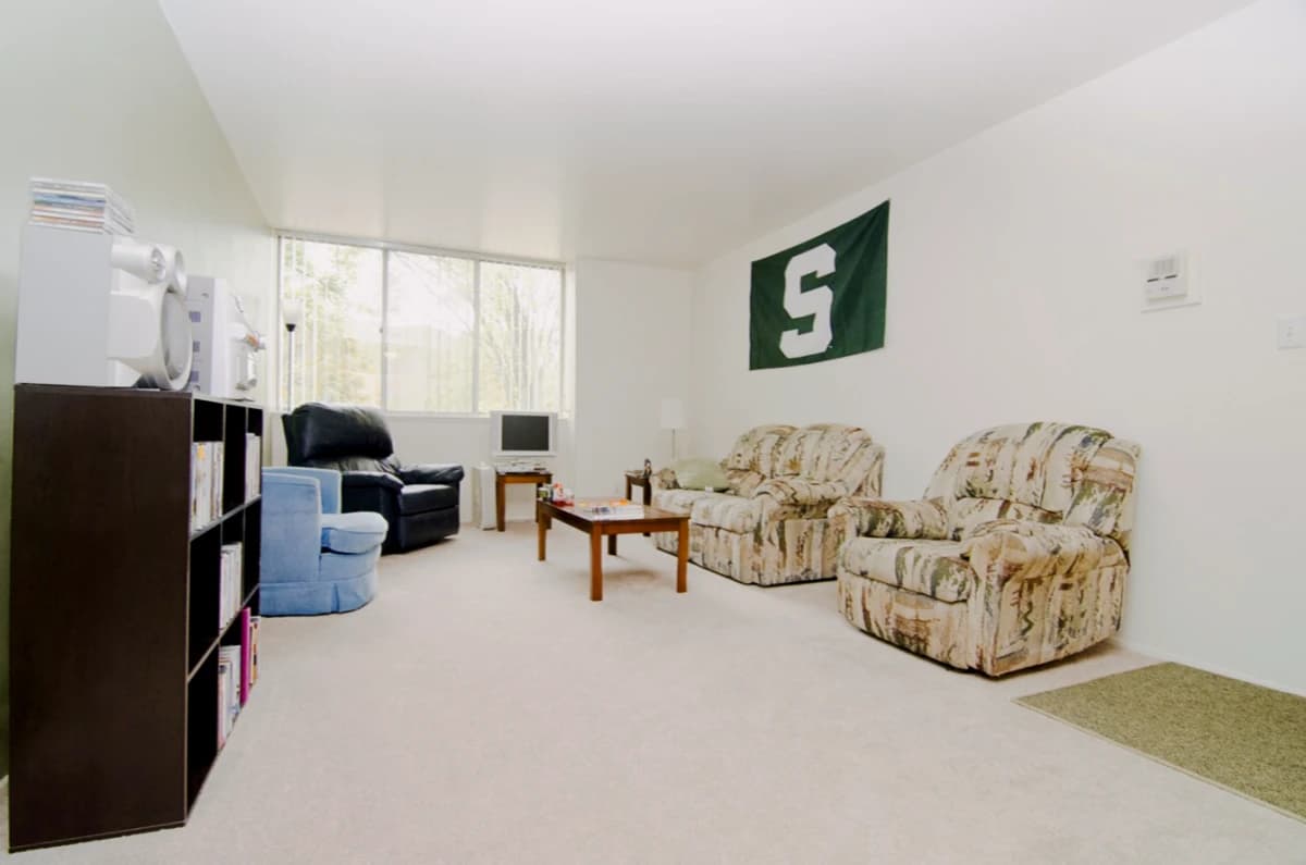 East Knolls Apartments image