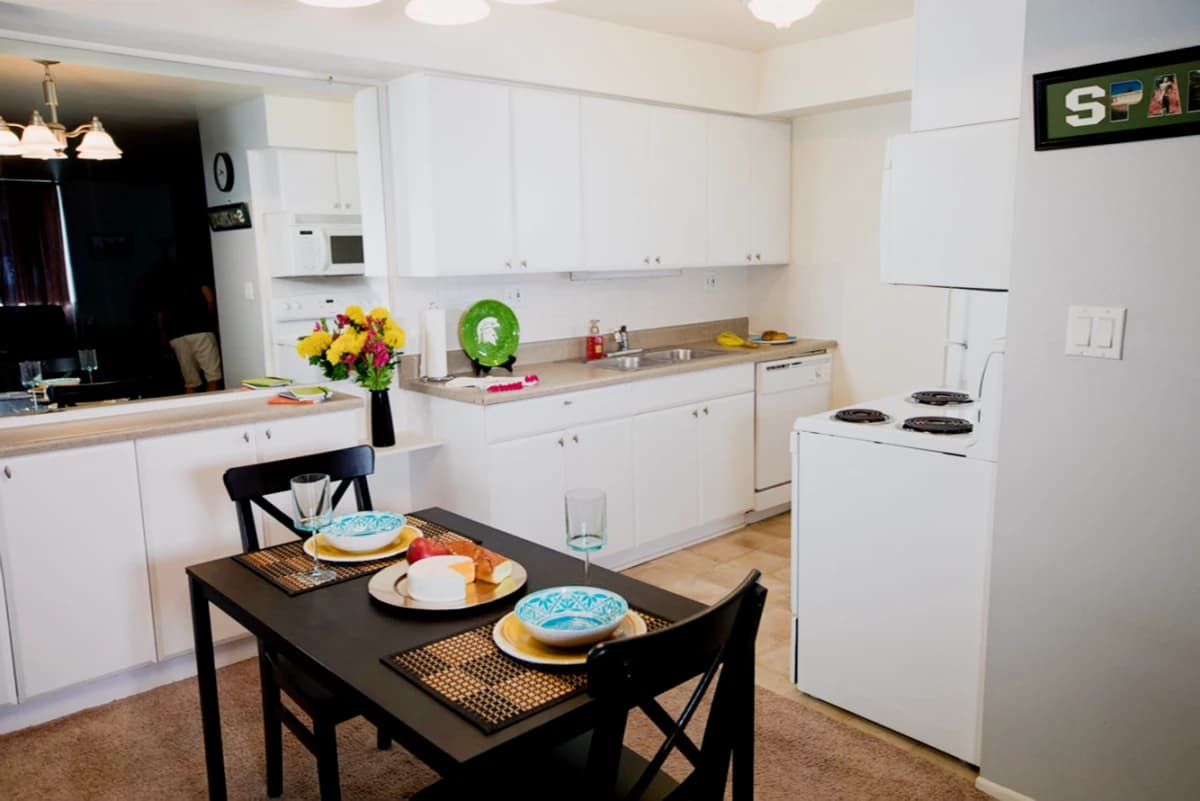 East Knolls Apartments image