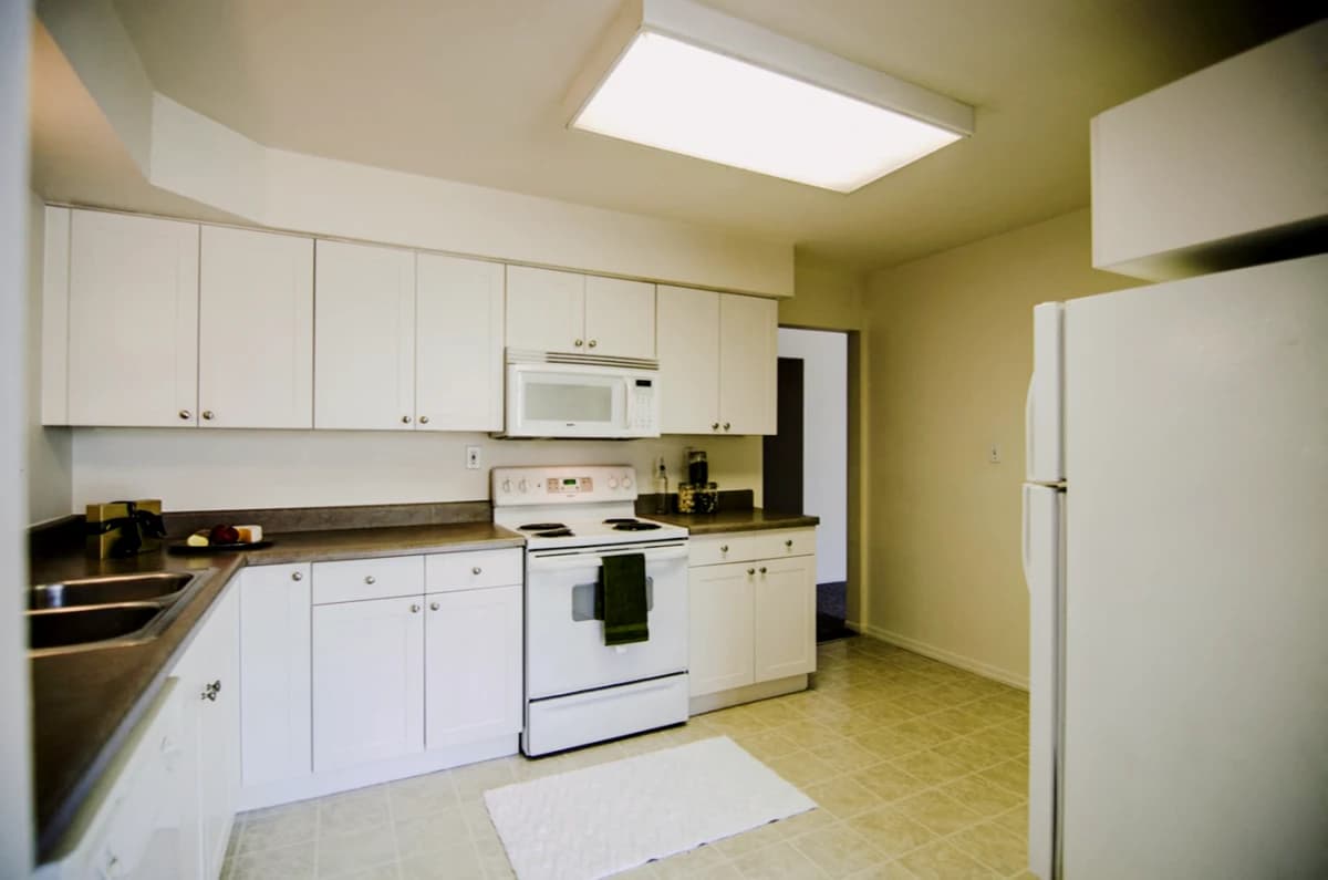 East Knolls Apartments image