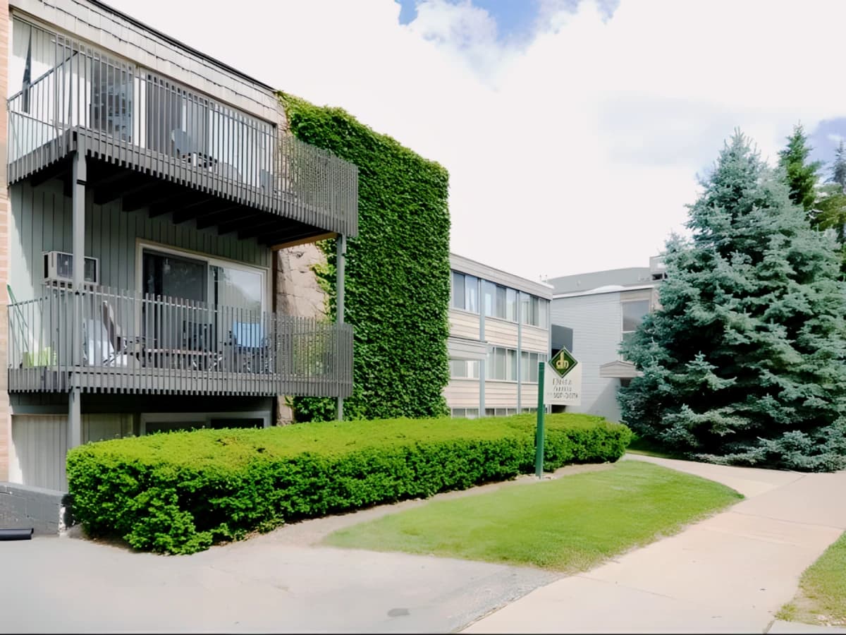 Delta Arms Apartments