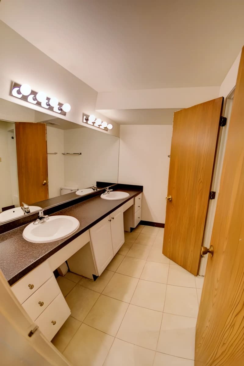 Delta Arms Apartments image