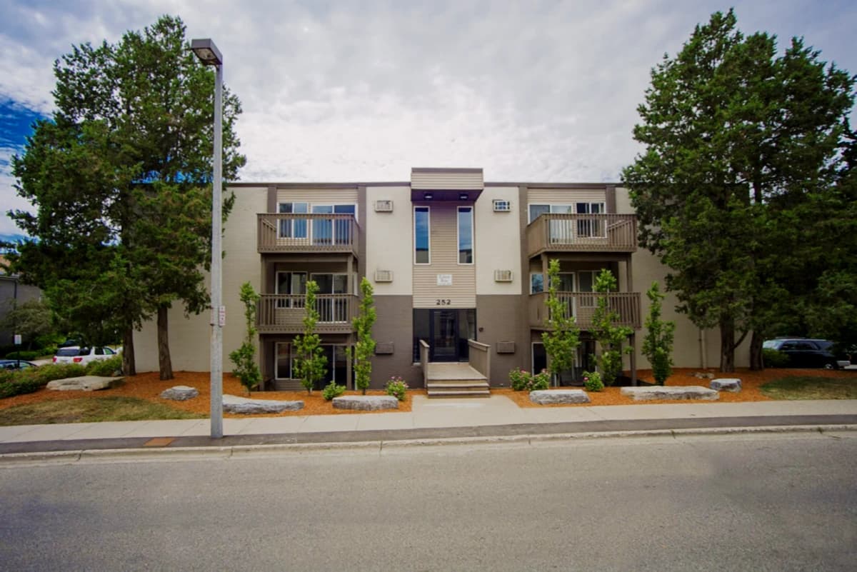 Eden Roc Apartments