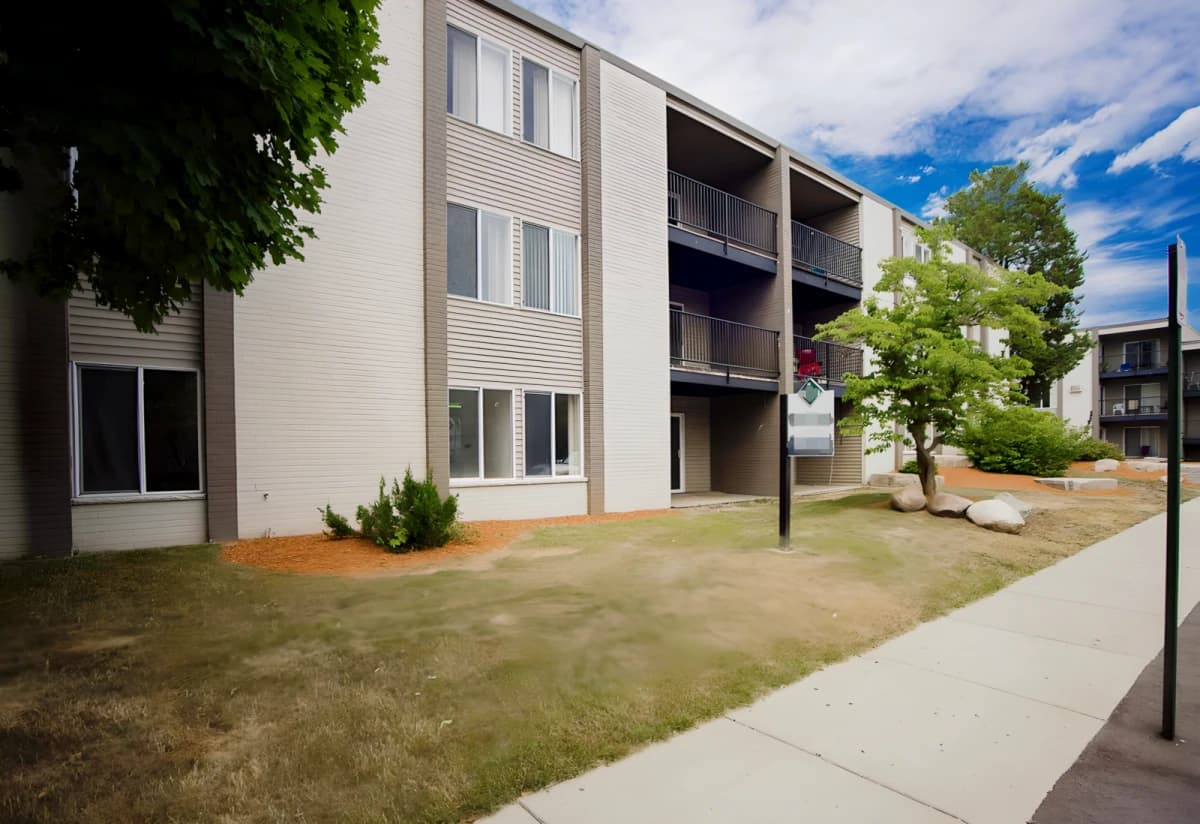 Eden Roc Apartments image 2