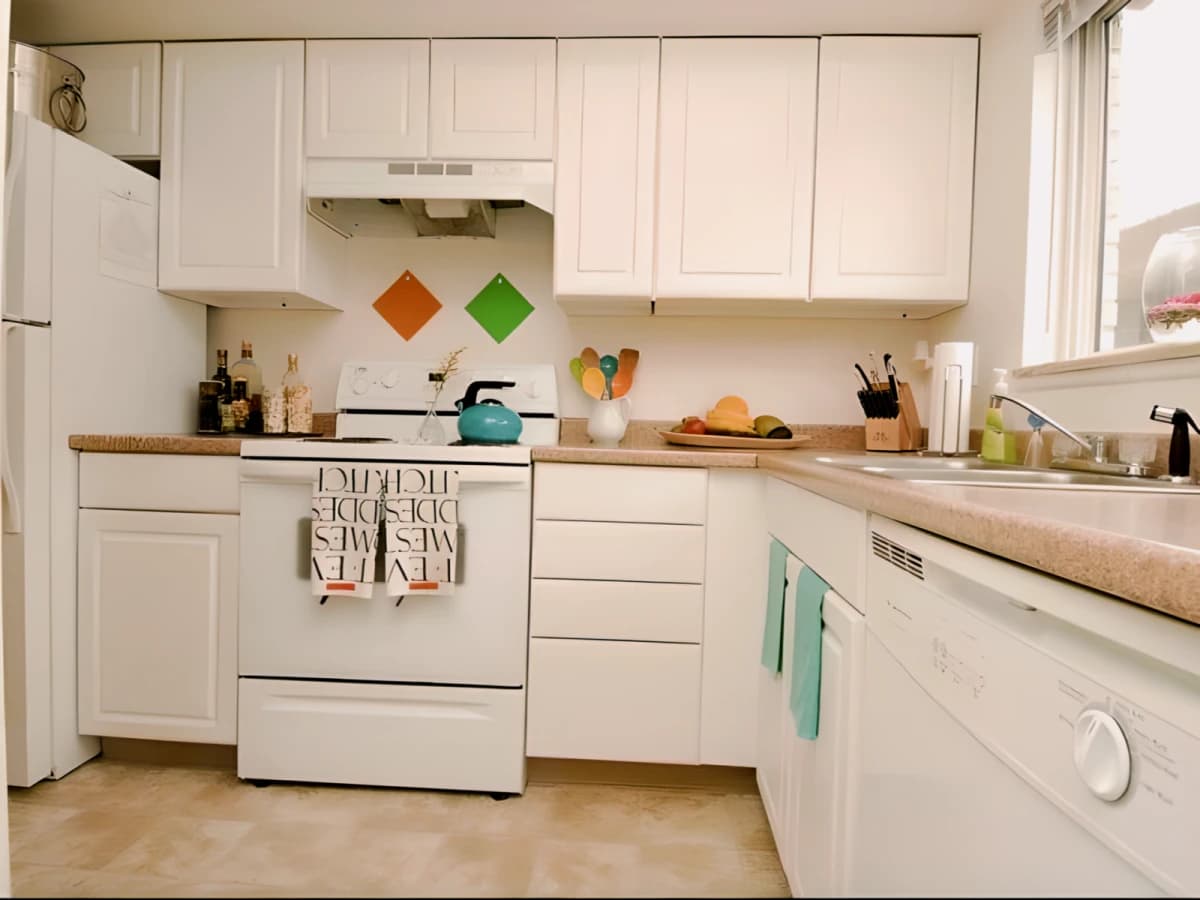 Holiday Townhomes image 5