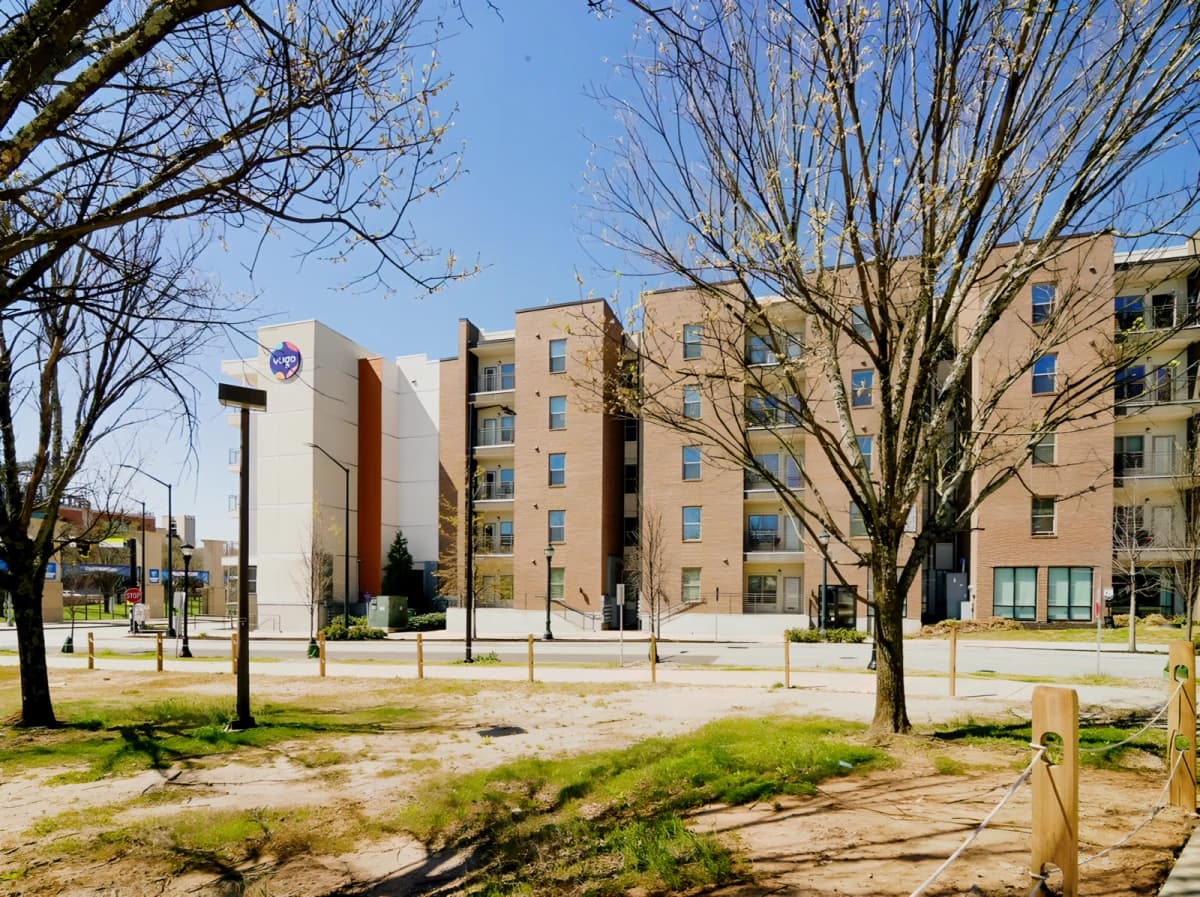 Yugo Atlanta Summerhill image 2