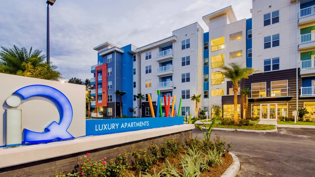 IQ Apartments