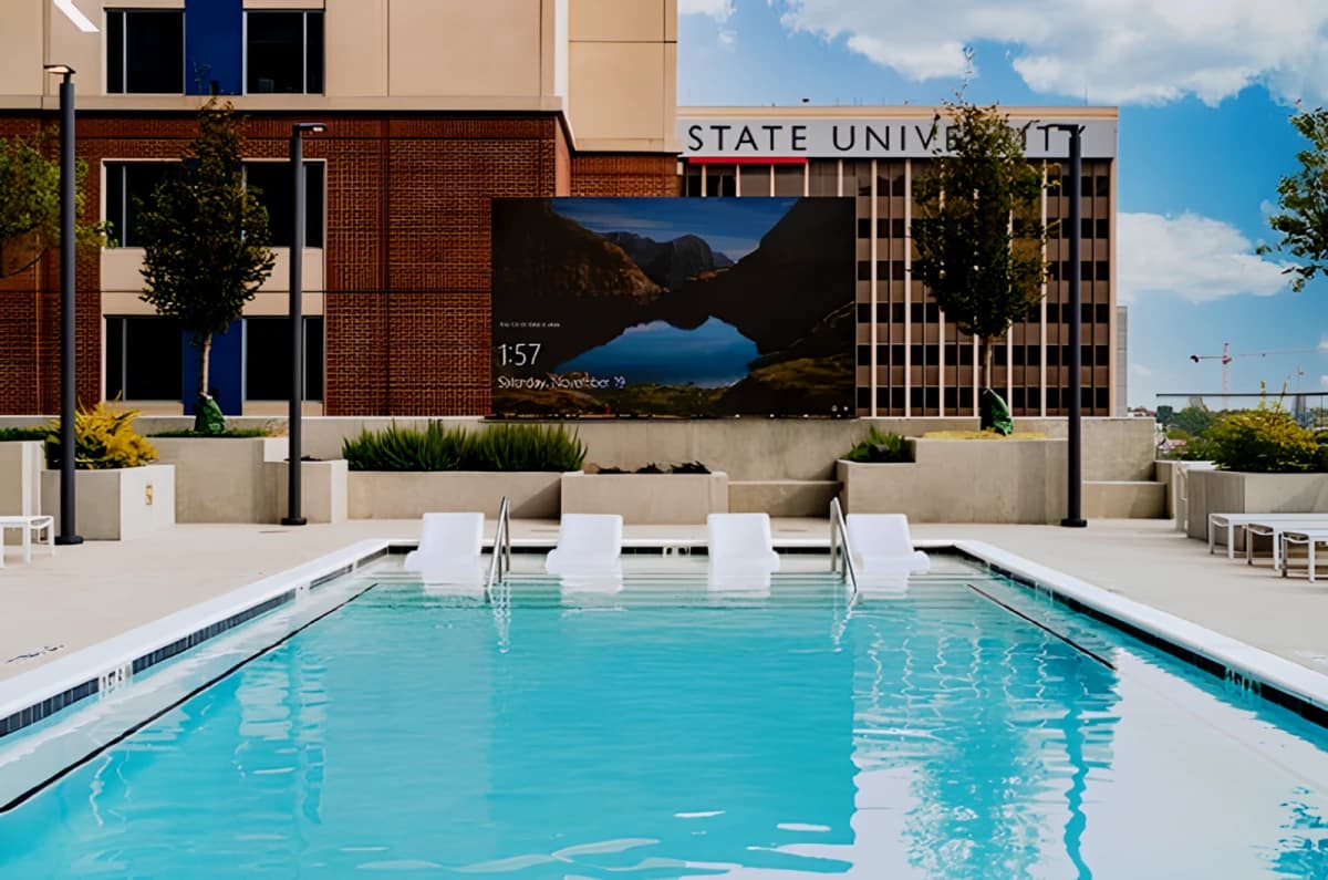 Reflection Student Apartments image