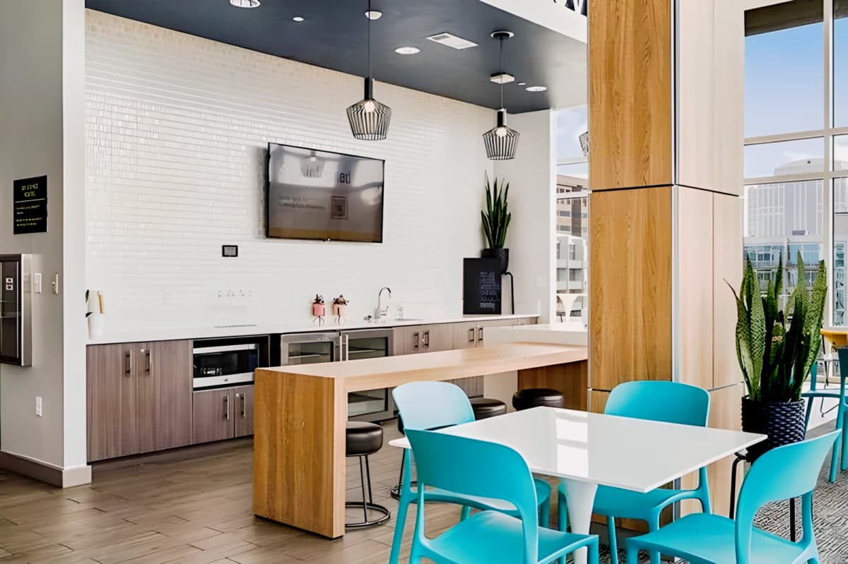 University House Midtown image