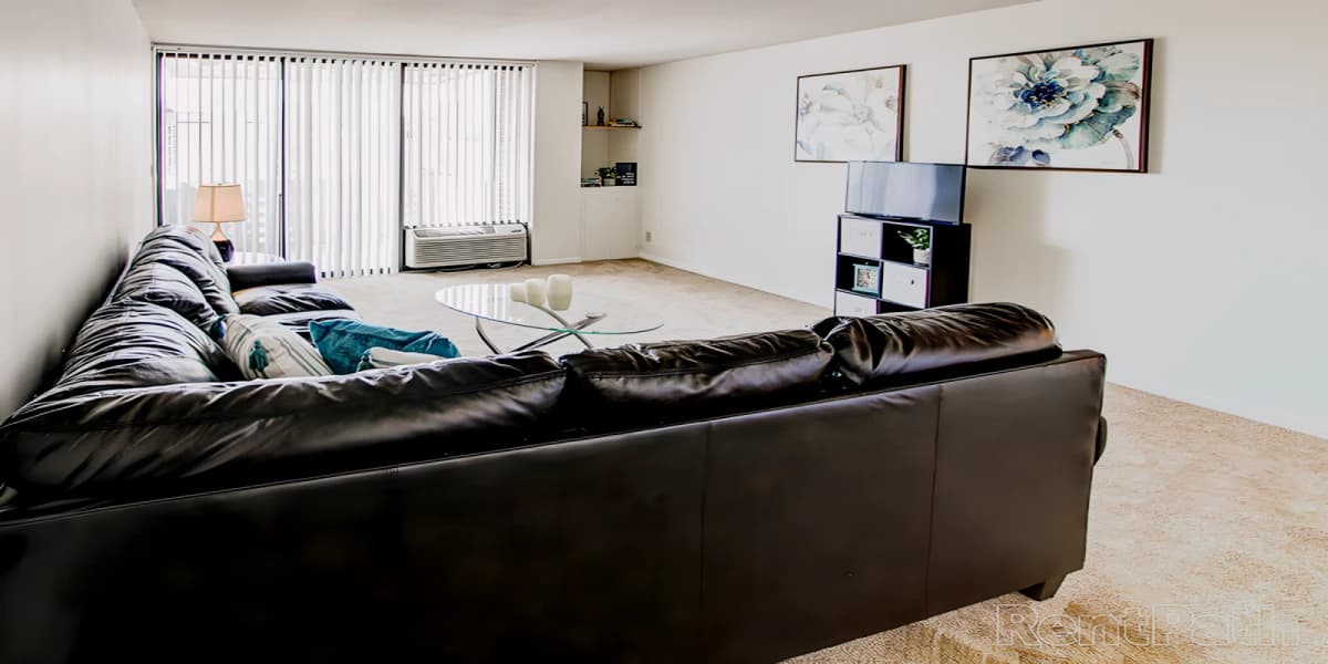Jefferson Tower Apartments image 5