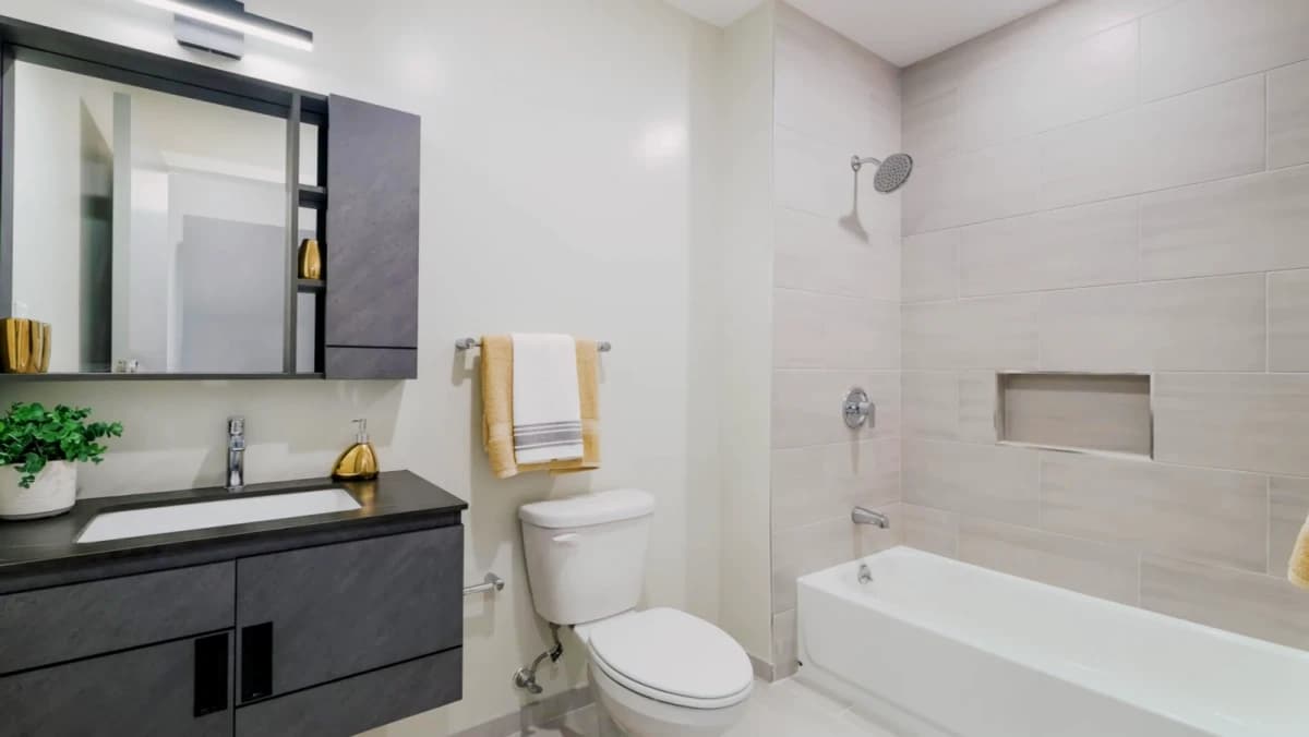 4419 Ludlow image