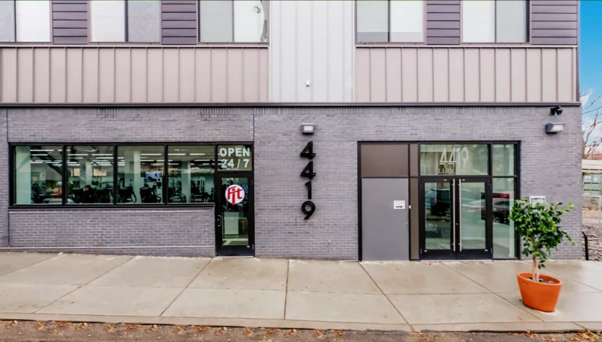 4419 Ludlow image 2