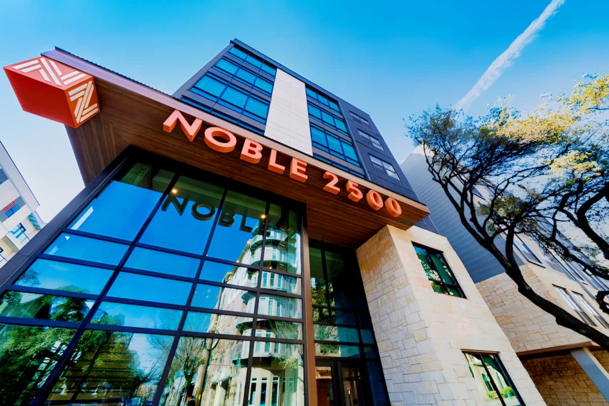 Noble 2500 image 2