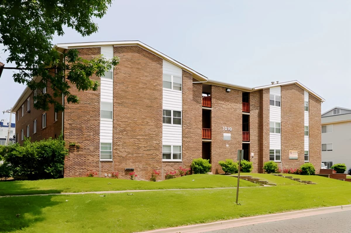 Smith Apartments @ 1010 West Clark
