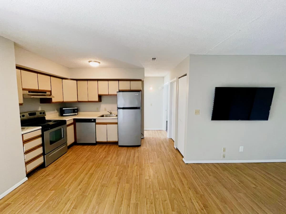 813 W Springfield, Urbana, IL 61801 image