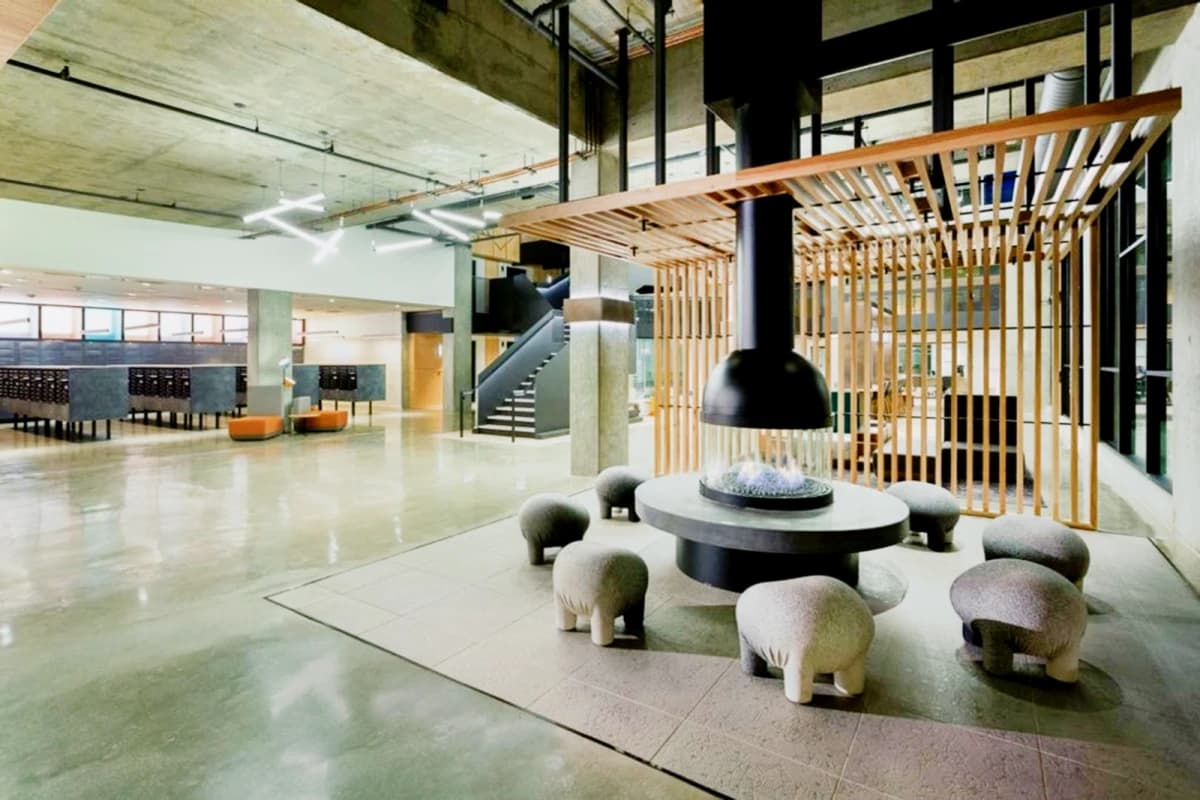 AVA Hollywood at La Pietra Place image