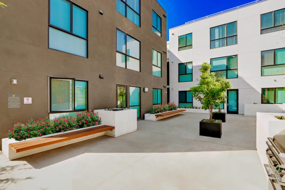 USC Student Housing: Heritage 1275 image 2