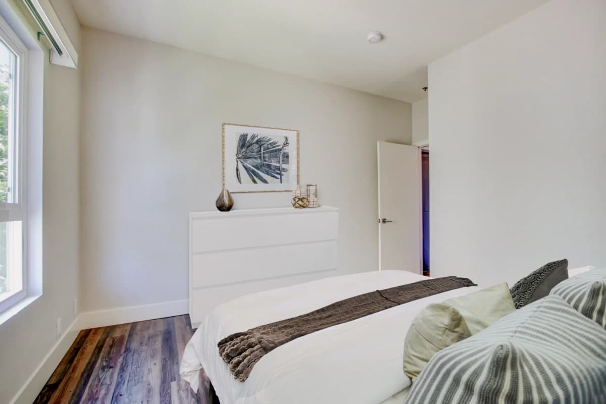 430 Kelton image 2