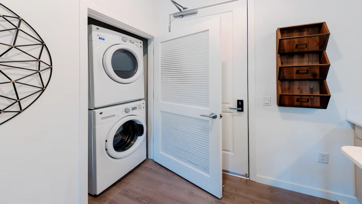 5 Bed 5 Bath E1 Terrace