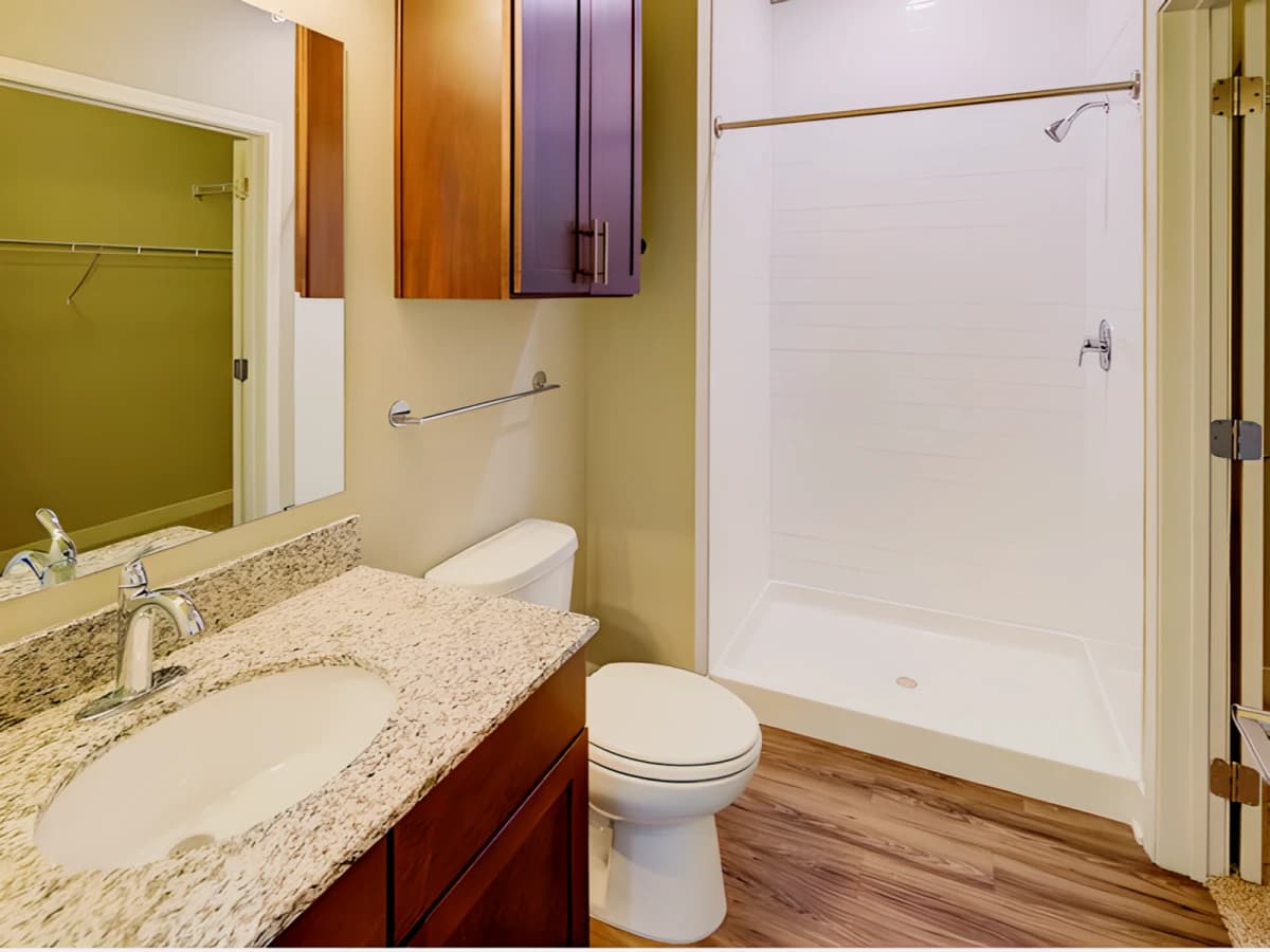 2x2 Lunar unfurnished