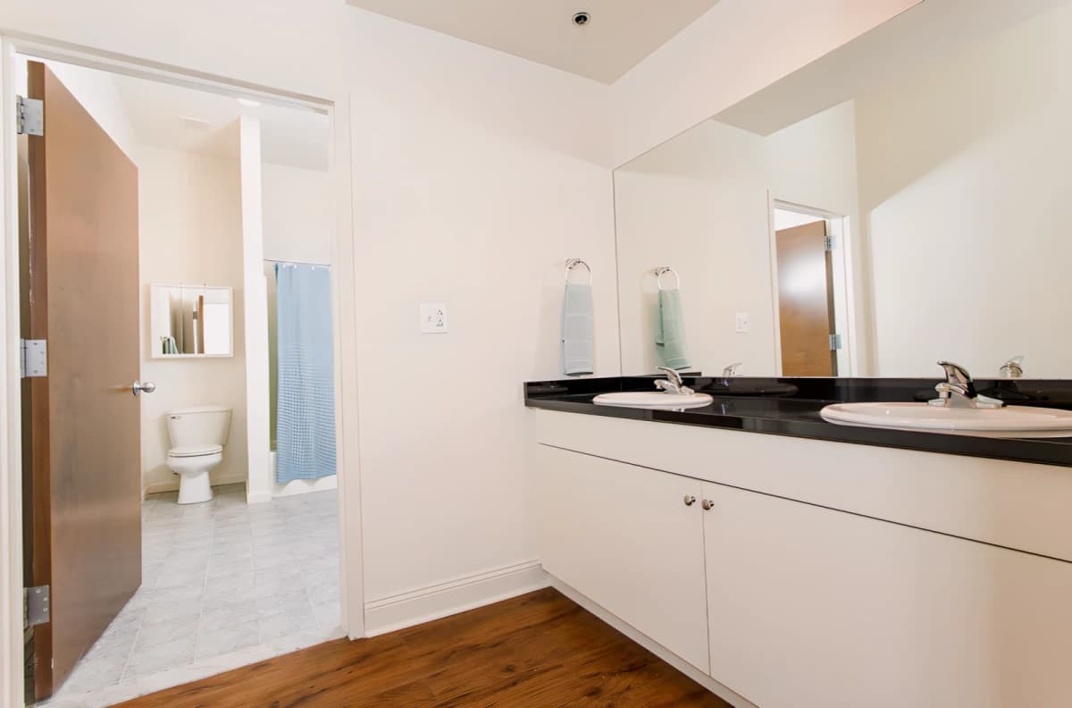 Kardon Atlantic Apartments image 5