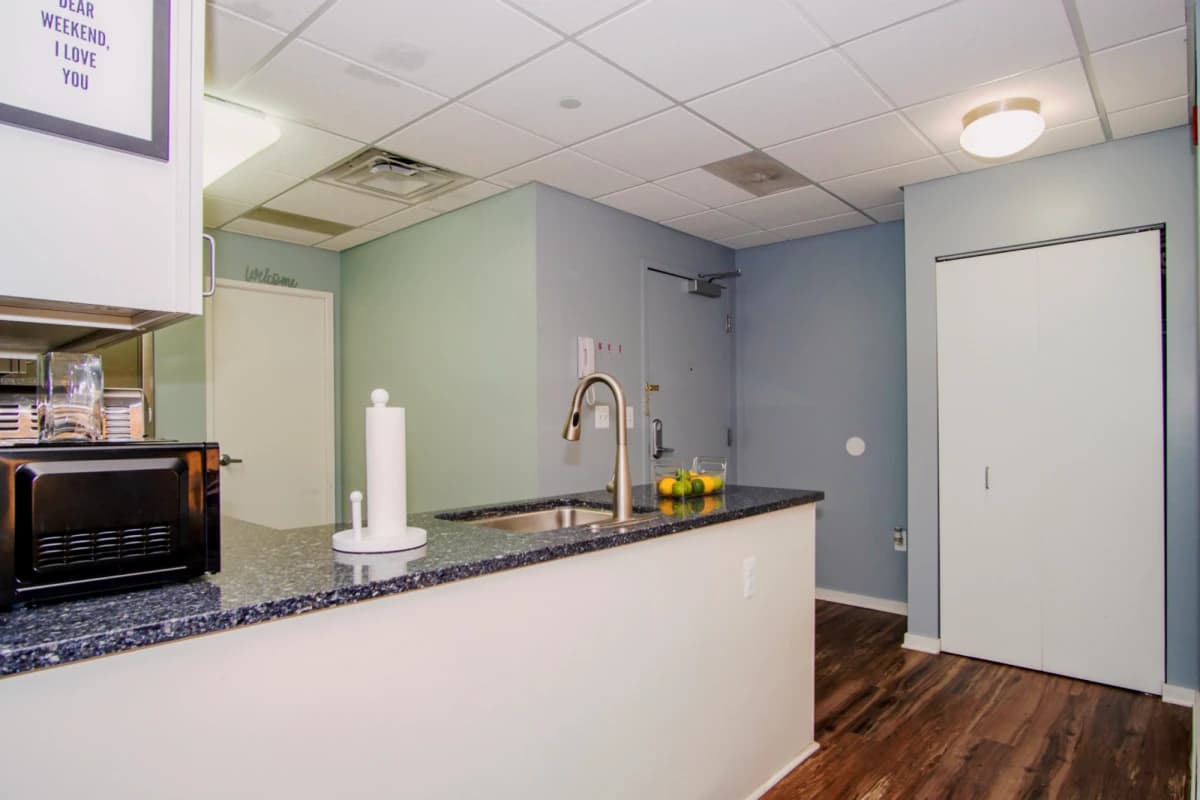 3 Bed 1 Bath 7