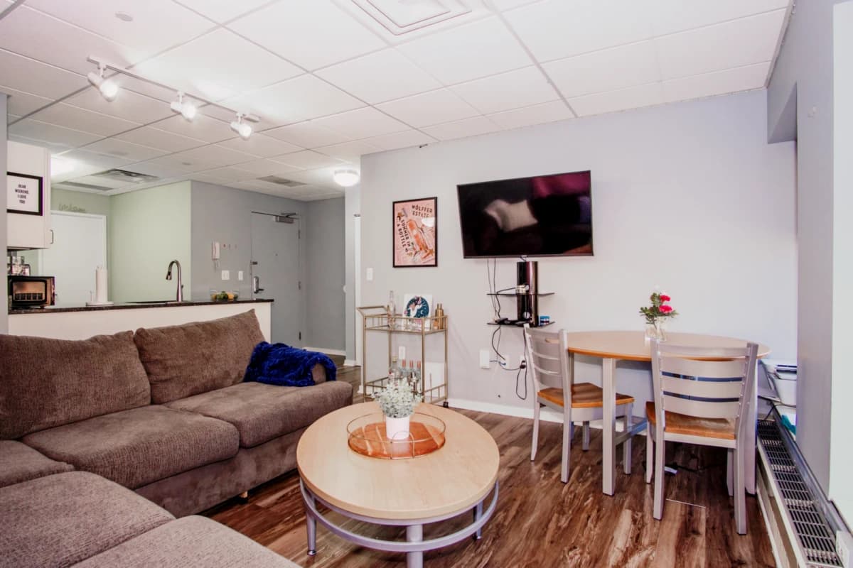3 Bed 1 Bath 7