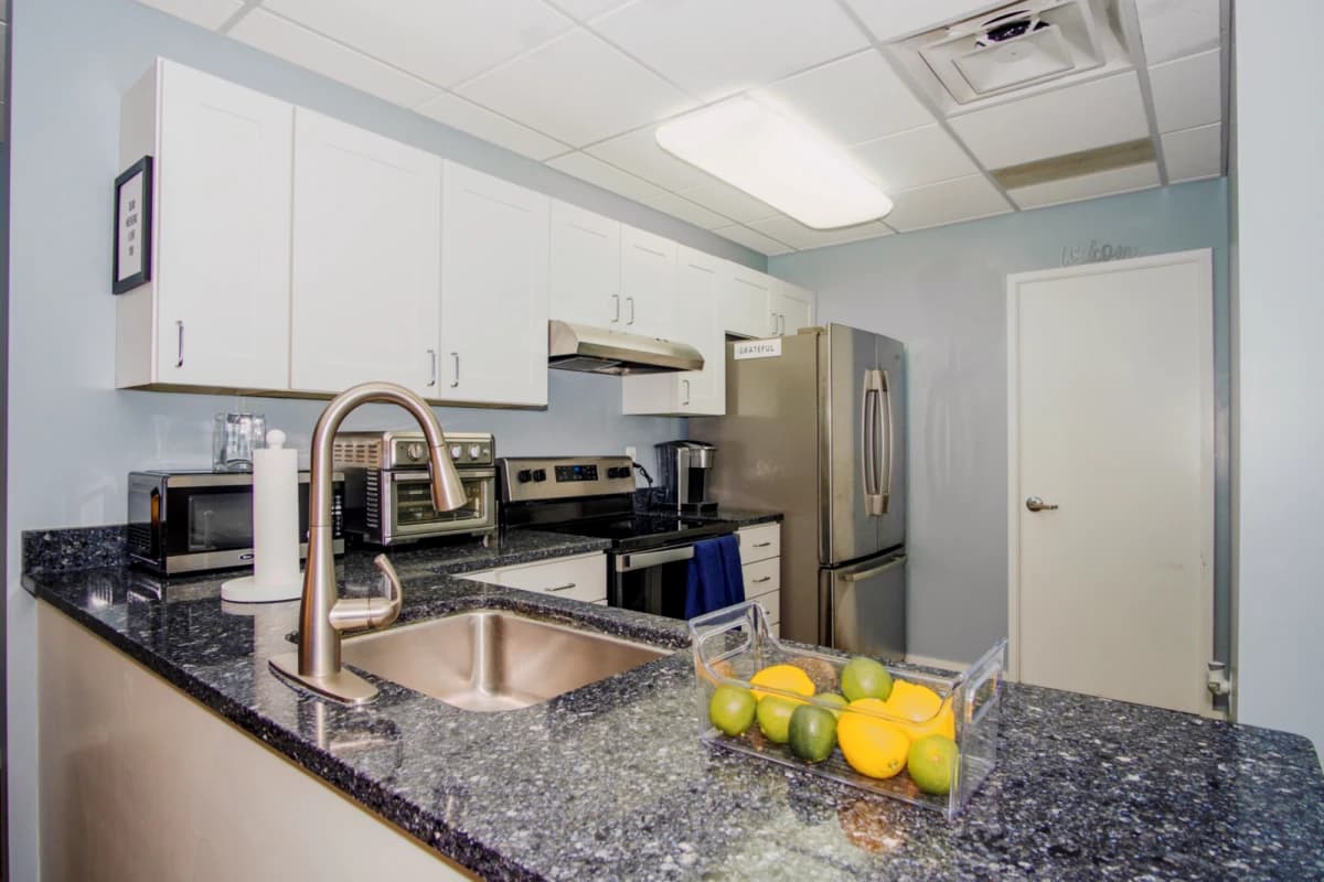 3 Bed 1 Bath 7