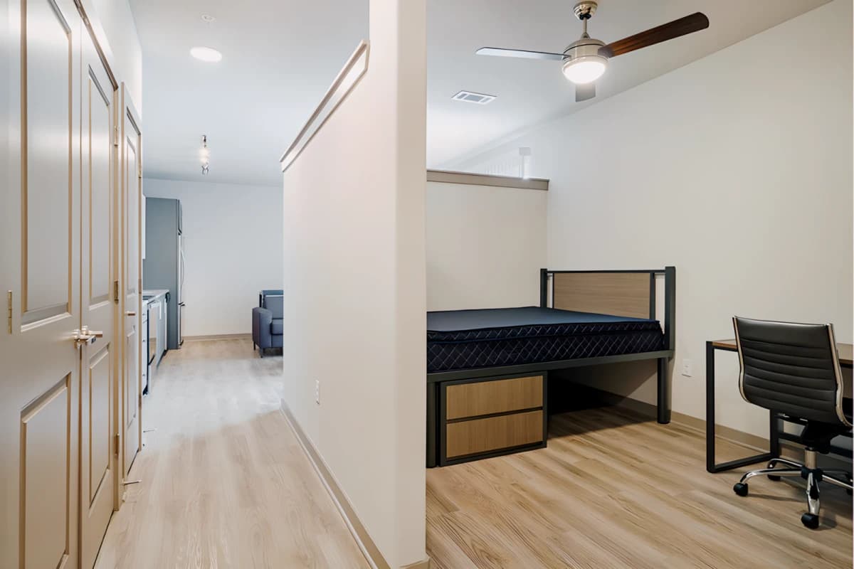 1x1 stellar Large smart furnished