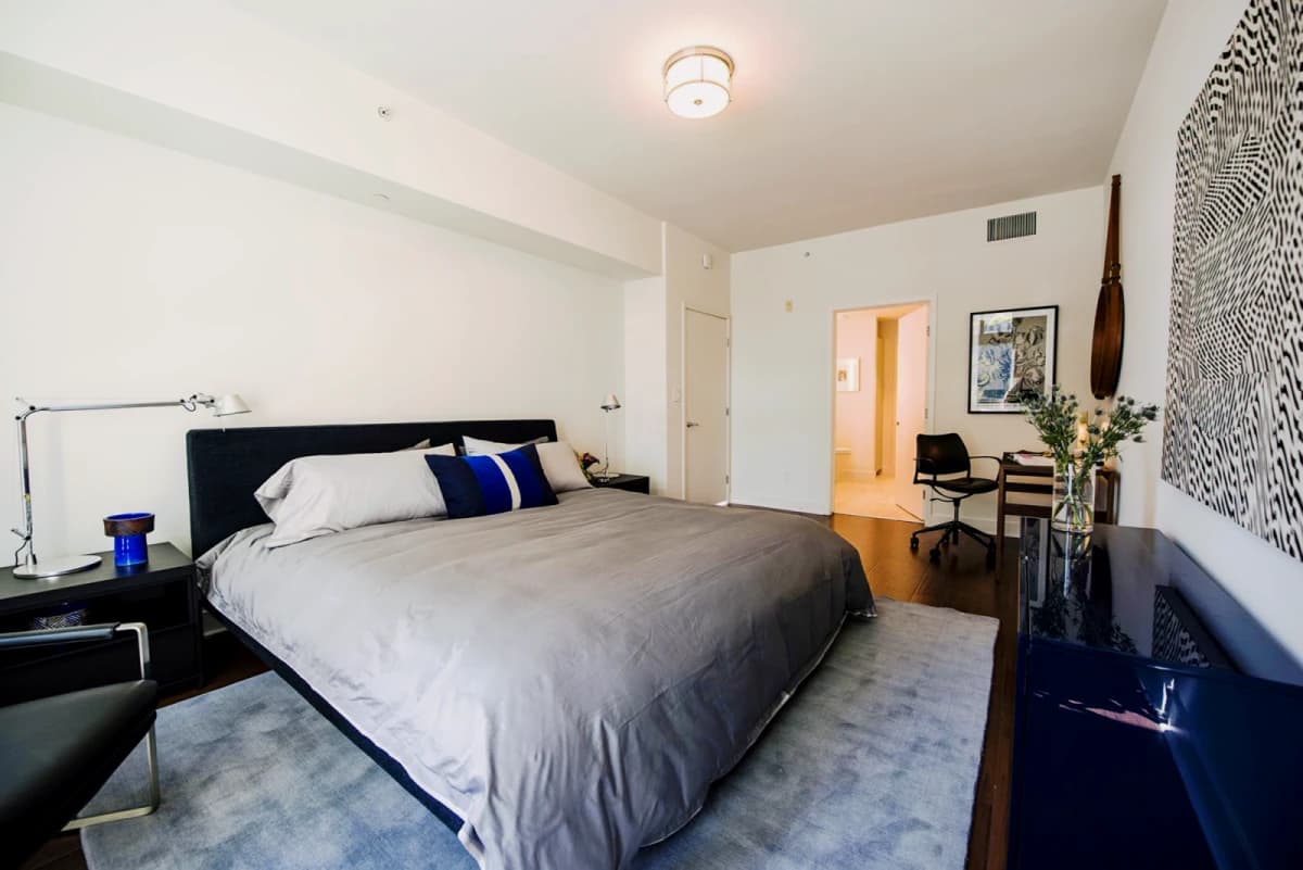 Wilshire Margot image
