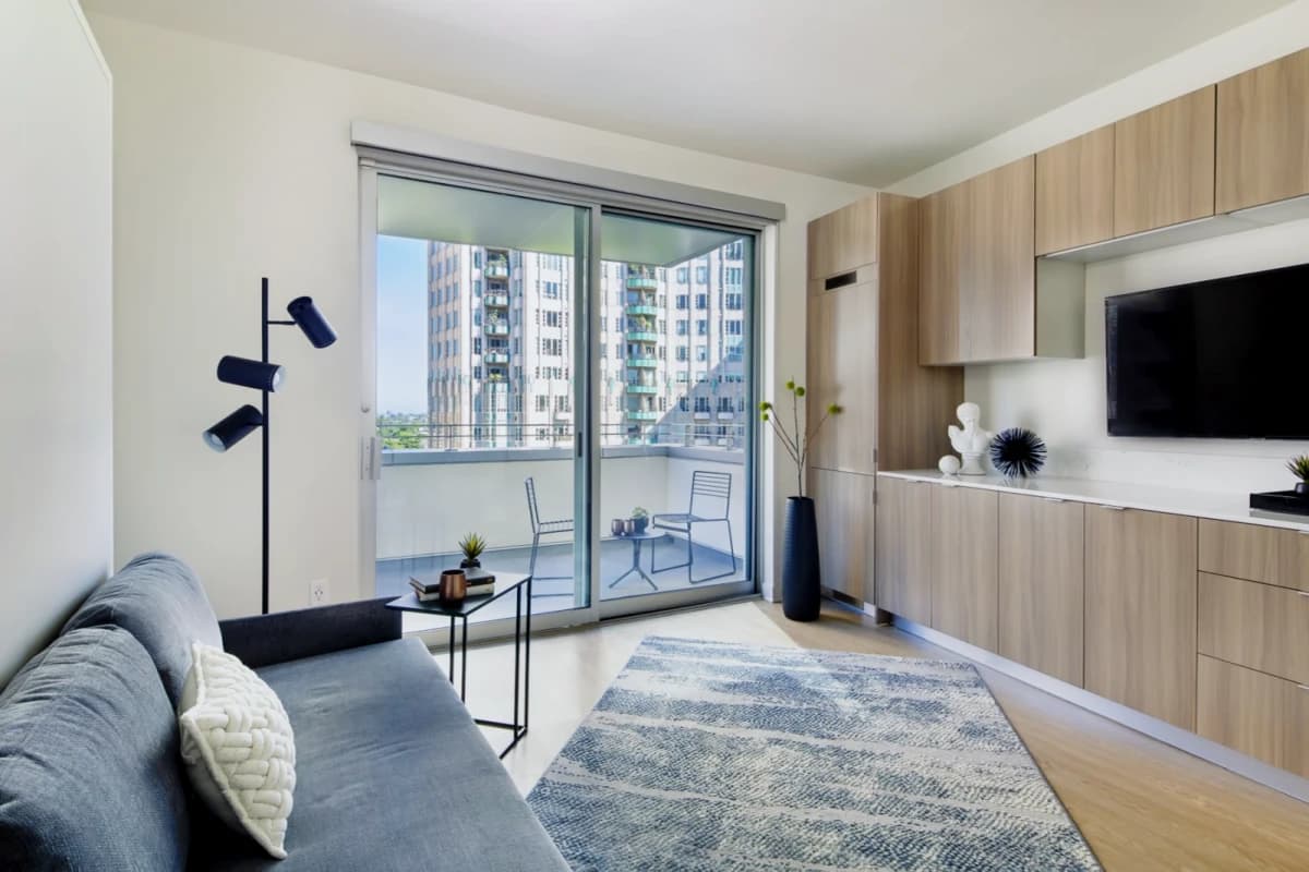 Wilshire Margot image