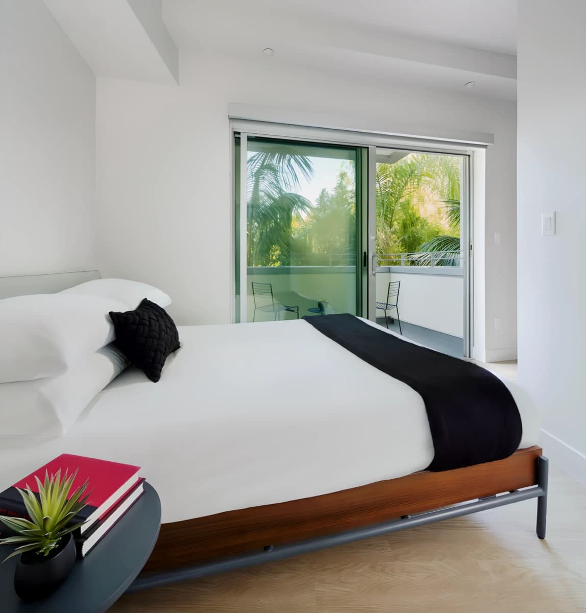 Wilshire Margot image