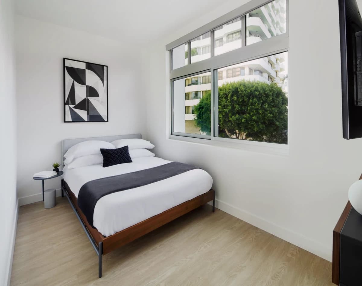 Wilshire Margot image