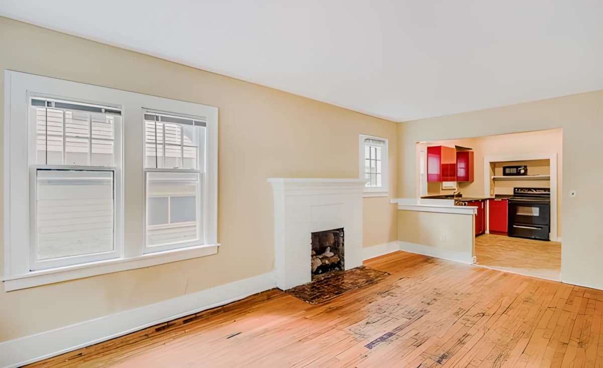 3 Bed, 1.5 Bath Duplex (rate per person for 3 people/both sides)