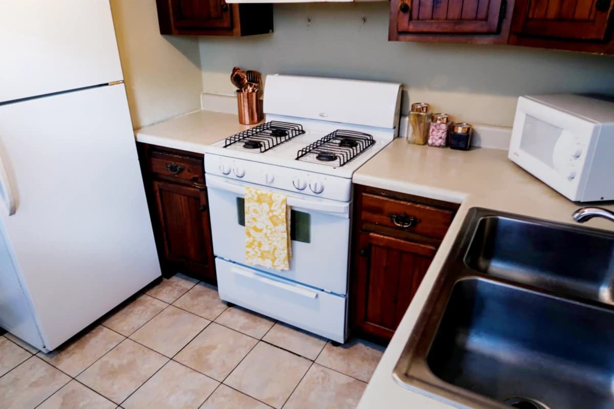 2Bedrooms, 1Bathrooms