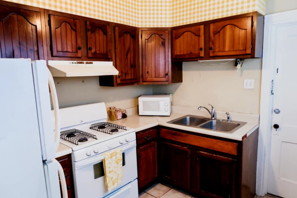2Bedrooms, 1Bathrooms