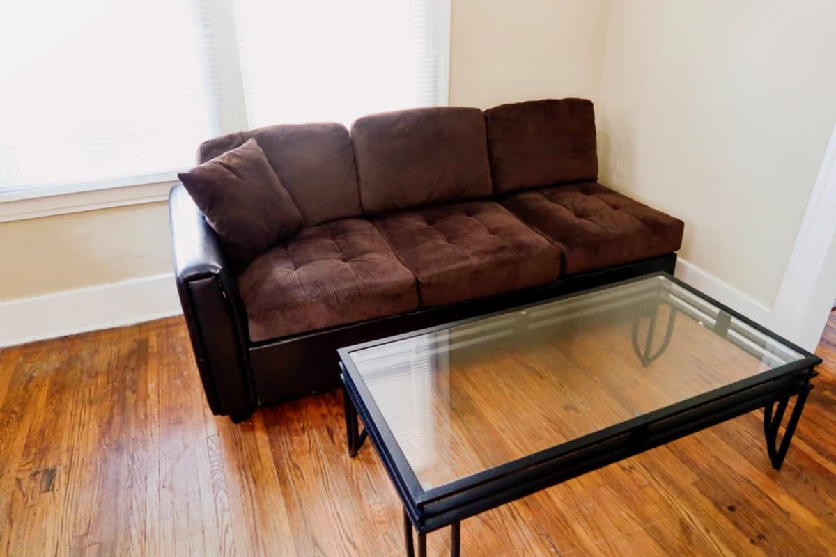 2Bedrooms, 1Bathrooms