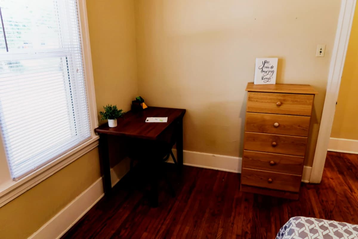 2Bedrooms, 1Bathrooms