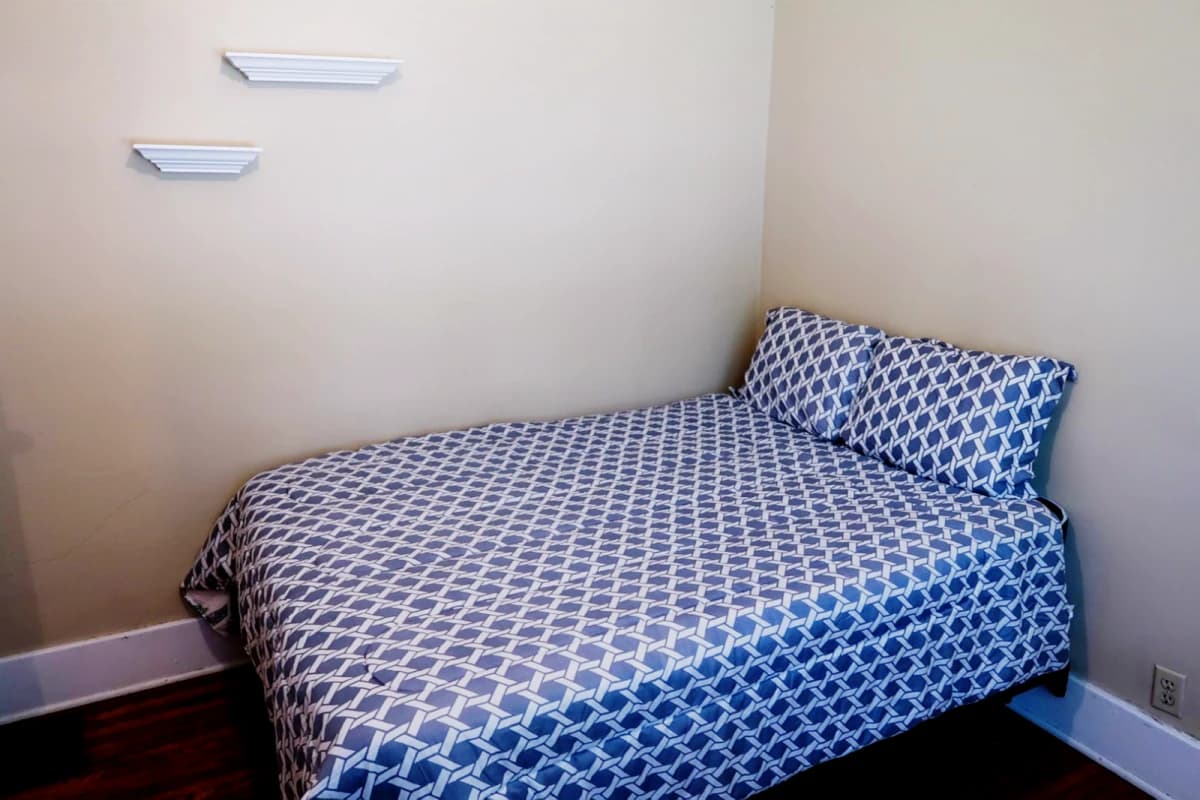 2Bedrooms, 1Bathrooms