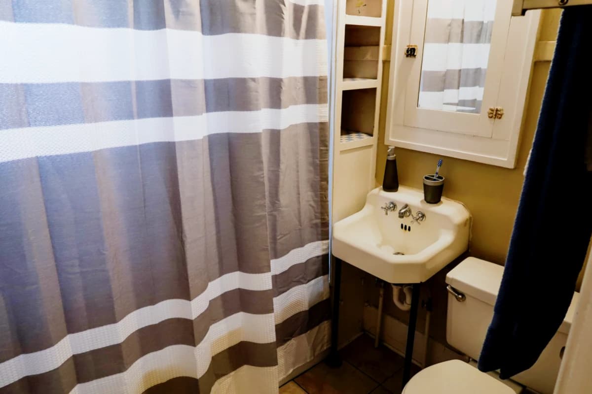 2Bedrooms, 1Bathrooms