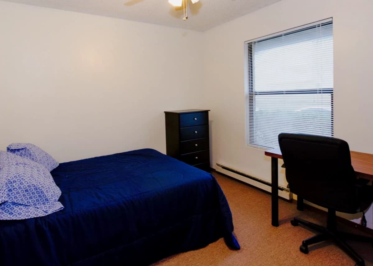 2Bedrooms, 1Bathrooms