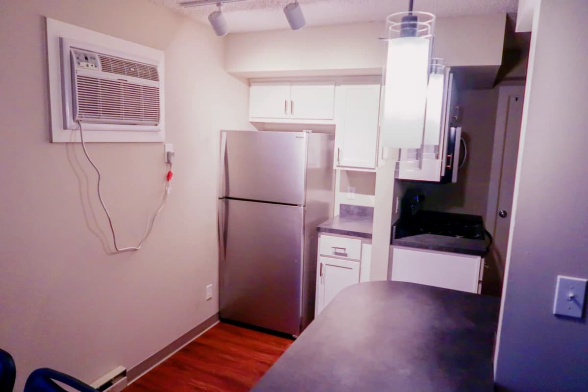 2Bedrooms, 1Bathrooms