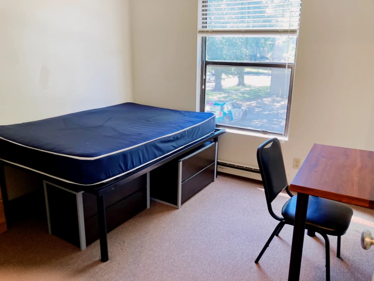 2Bedrooms, 1Bathrooms