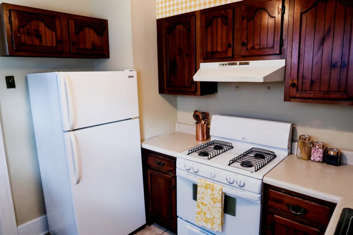 2Bedrooms, 1Bathrooms