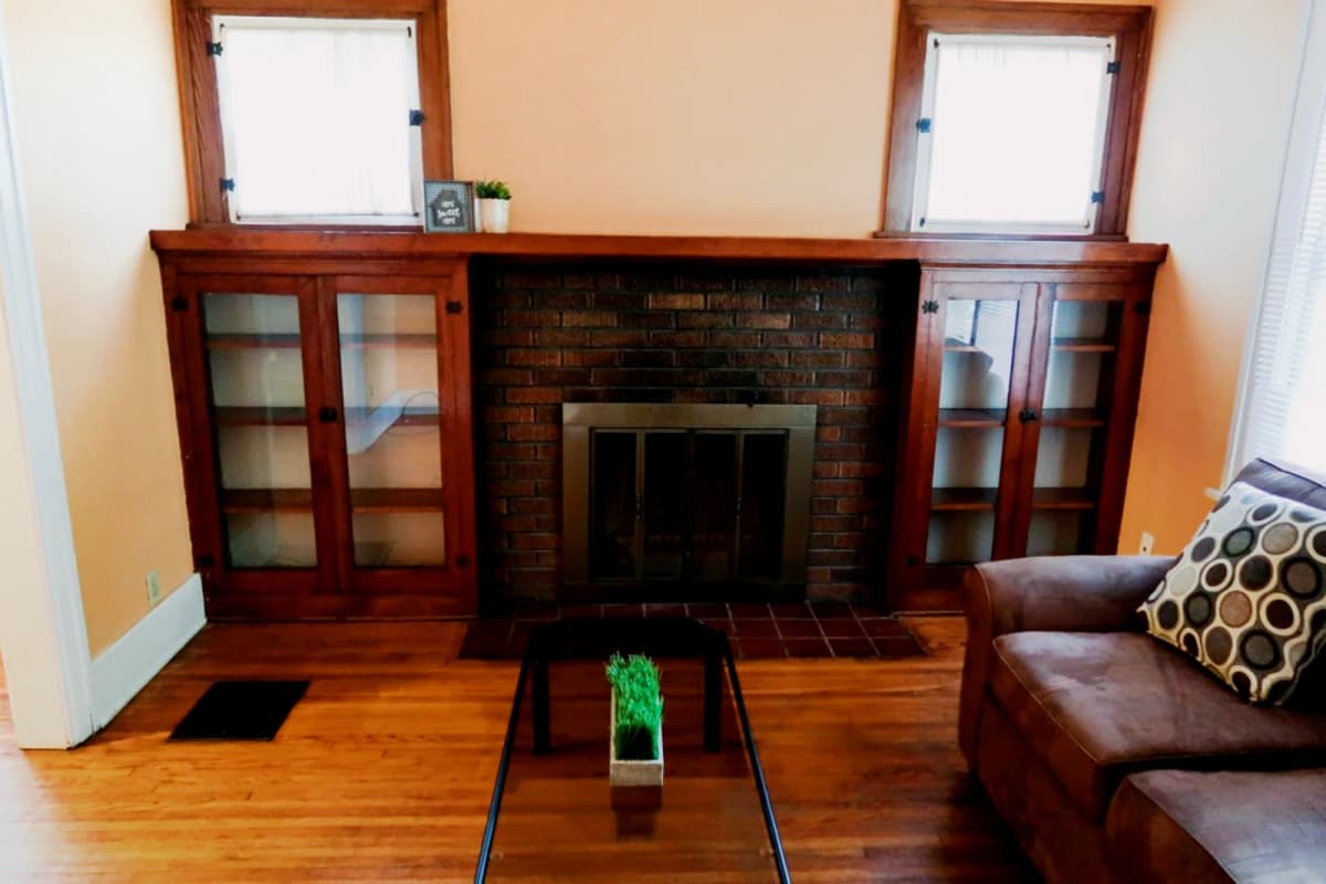 2Bedrooms, 1Bathrooms