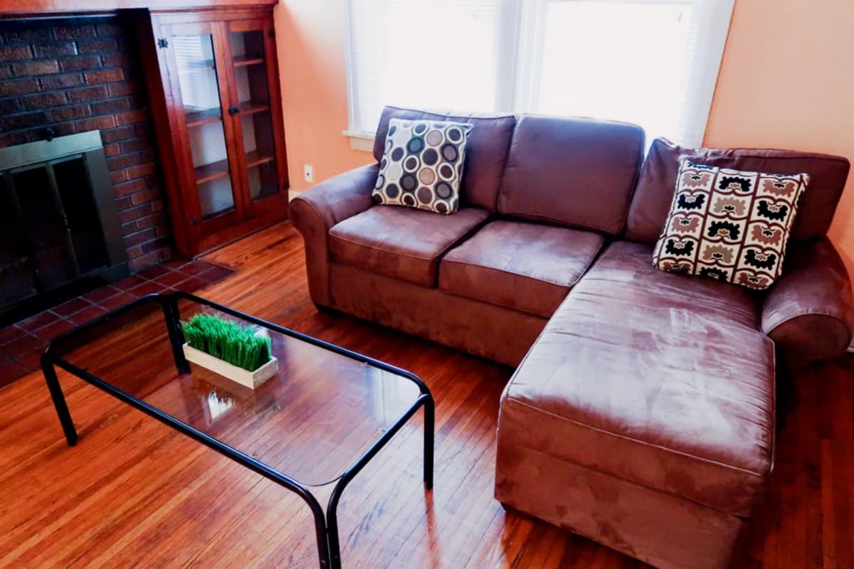 2Bedrooms, 1Bathrooms